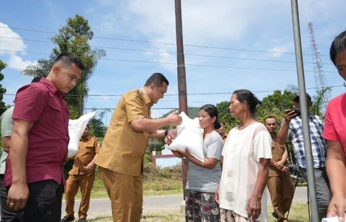 Pemkab Toba Salurkan 741 Ton Beras Bantuan Bapanas untuk 24.713 KK