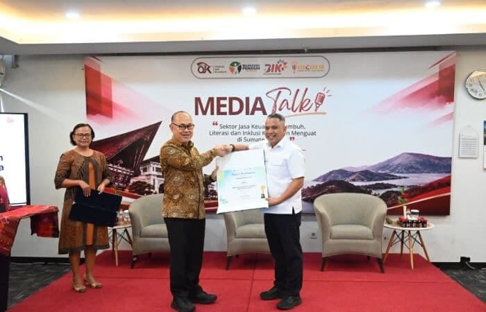 Bank Sumut Raih Penghargaan OJK sebagai Bank Teraktif Literasi Keuangan ke Sekolah