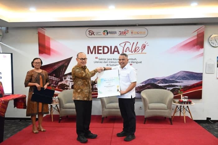 Bank Sumut Raih Penghargaan OJK sebagai Bank Teraktif Literasi Keuangan ke Sekolah