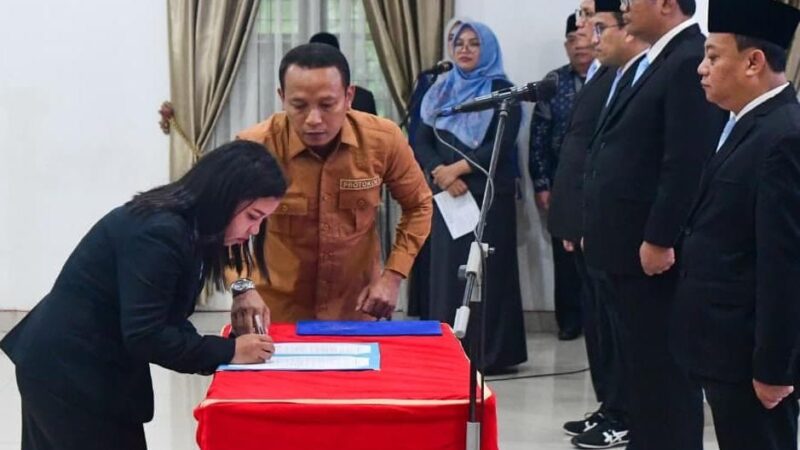 Lantik 15 Kepala Sekolah dan 15 Pejabat Fungsional, Sekda Deli Serdang Tekankan Prioritas Kerja