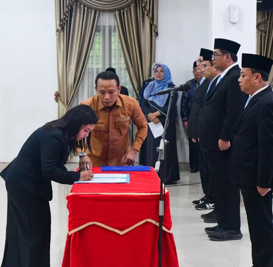 Lantik 15 Kepala Sekolah dan 15 Pejabat Fungsional, Sekda Deli Serdang Tekankan Prioritas Kerja