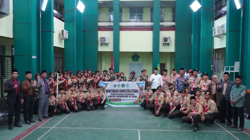 Kibarkan Bendera Cikal, Kakanwil Kemenag Sumut Lepas Kontingen PPSN Sumut Menuju Malang