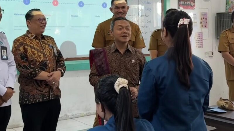 Kadisdiksu Alexander Sinulingga Dampingi Wamendikdasmen Cek PJJ di Medan, Pastikan Anak Berisiko Putus Sekolah Tetap Belajar