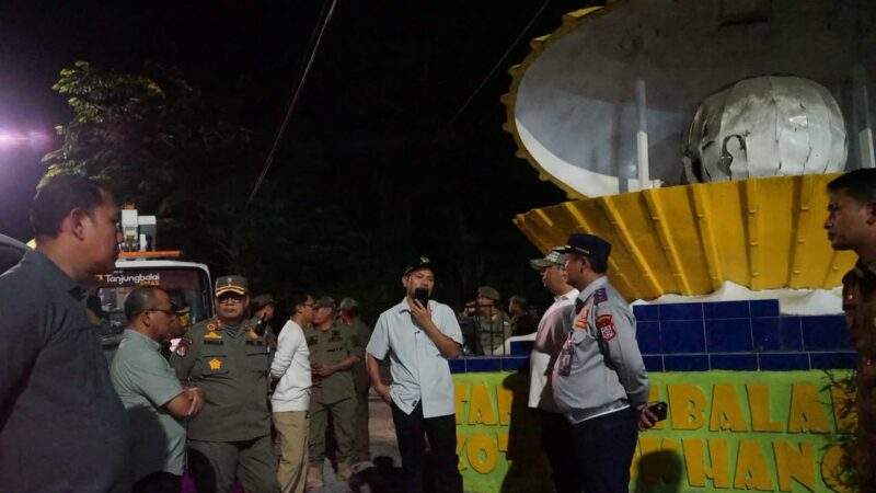 Malam Hari, Wali Kota Mahyaruddin Tinjau Sejumlah Titik LPJU, Ruas Jalan dan Sarana UMKM