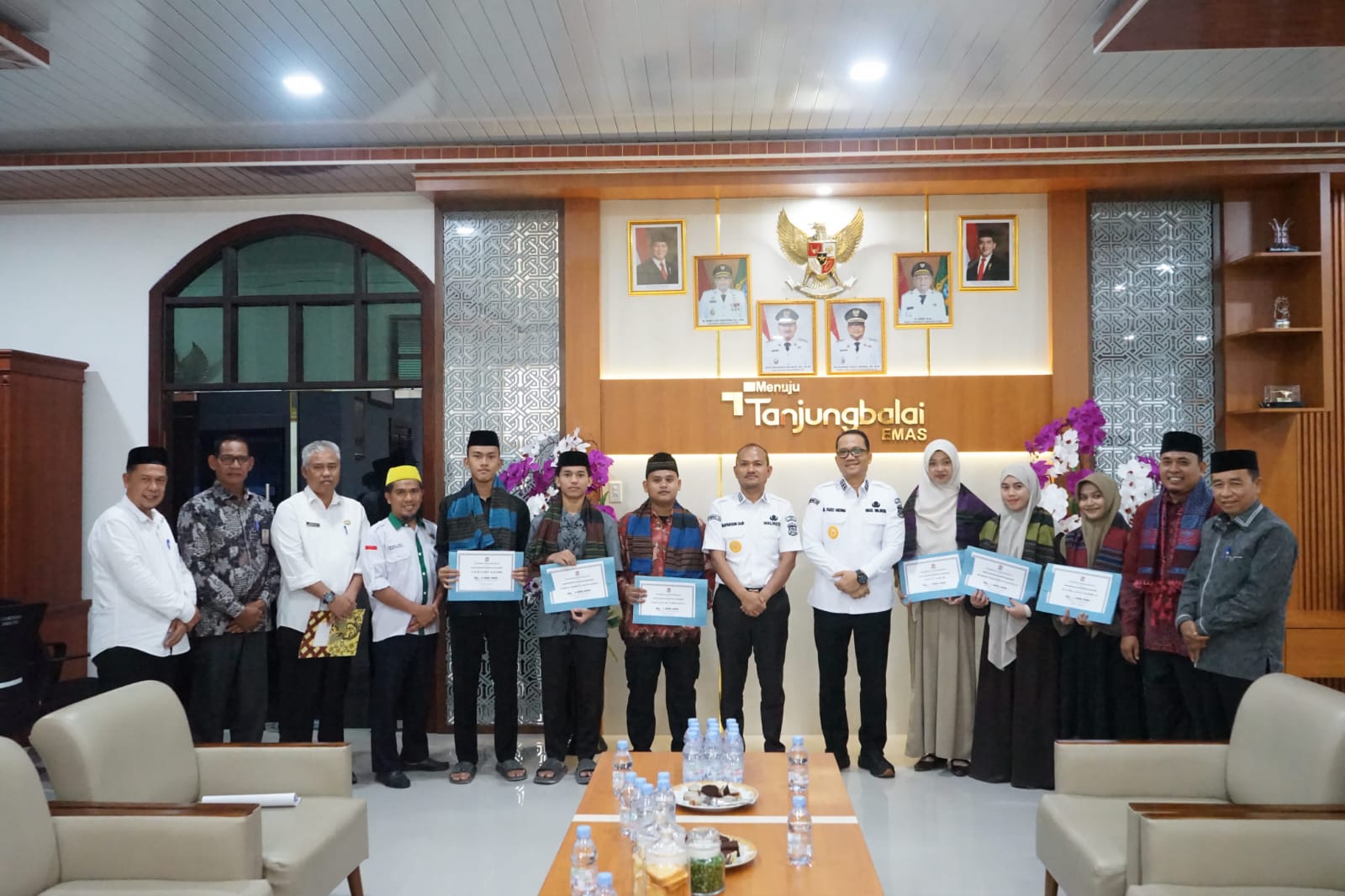 Wali Kota dan Wakil Wali Kota Tanjungbalai Upah-Upah Enam Putra Putri Tanjungbalai Lanjutkan Pendidikan Ke Universitas Al-Azhar Kairo
