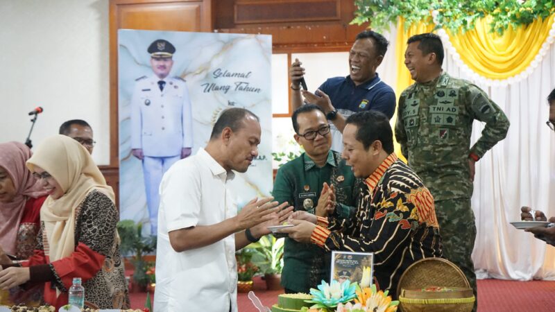 Wali Kota Tanjungbalai Mendapat Surprise HUT Ke-44 dari Forkopimda dan Perangkat Daerah