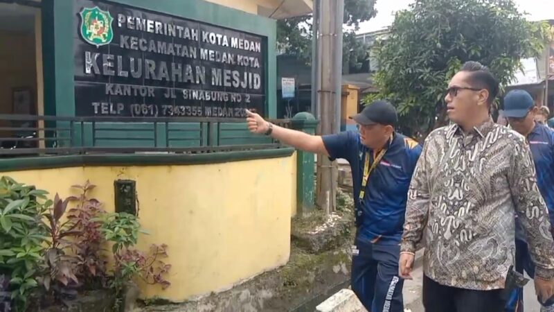 Rico Waas Renovasi Kantor Lurah Masjid Kecamatan Medan Kota