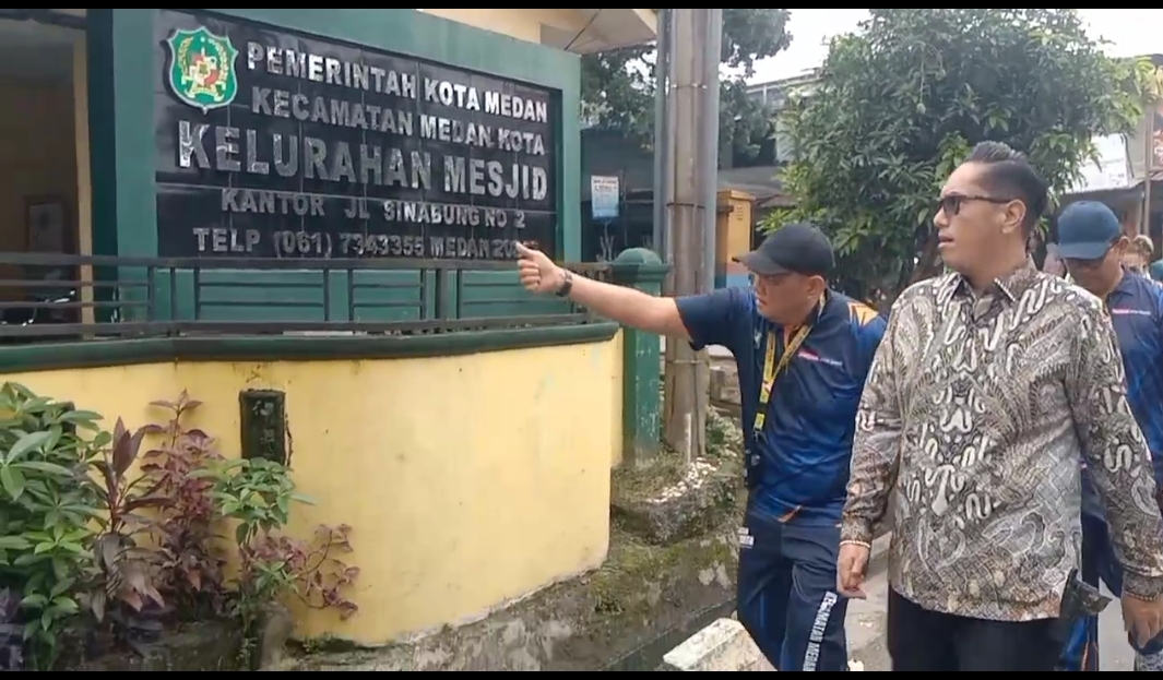 Rico Waas Renovasi Kantor Lurah Masjid Kecamatan Medan Kota