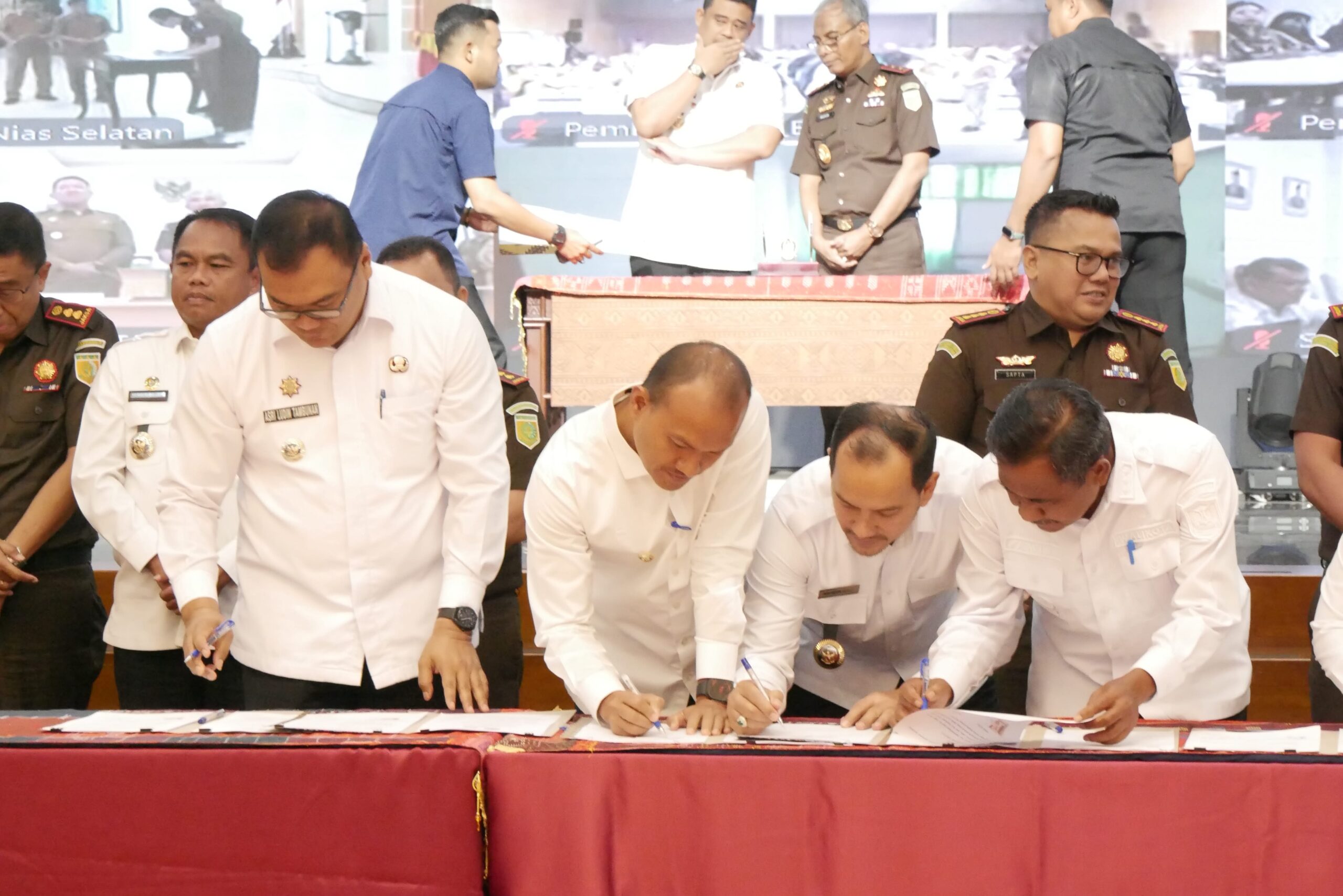 Wali Kota Tanjungbalai Menandatangani MoU “Jaksa Sahabat Pendidik” Bersama Gubernur Sumut, Kejati dan 33 Kepala Daerah