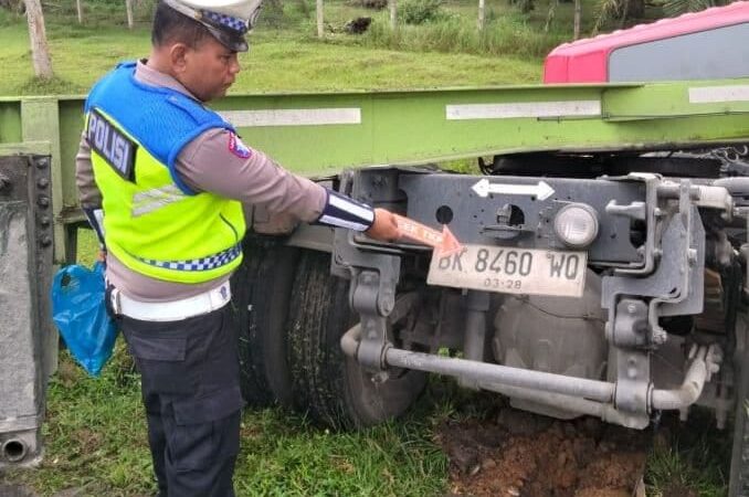 Truk Muatan Kecelakaan Tunggal di Tol JMKT Sergai