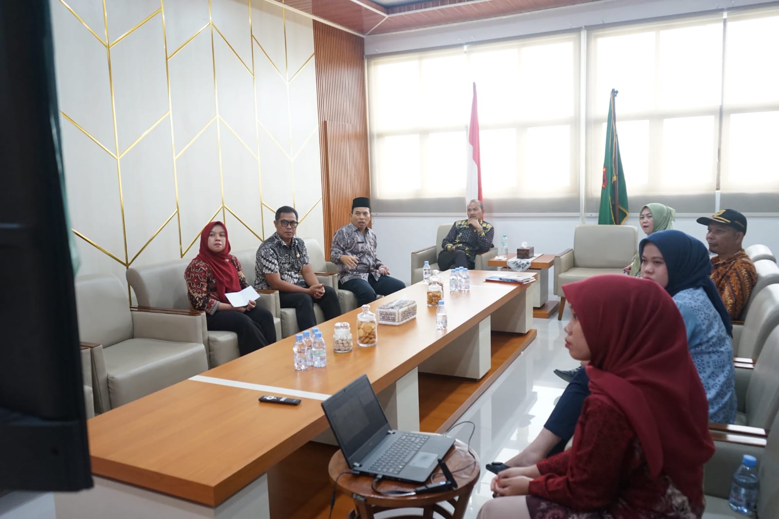 Gelar Rapat Bersama Tim Penataan Kota Tanjungbalai, Wali Kota Mahyaruddin Salim : Pemko Tanjungbalai Akan Salurkan Bantuan 40 Gerobak Bagi Pedagang