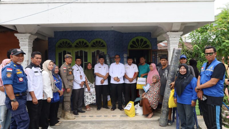 Bentuk Kepedulian Pemerintah, Wakil Wali Kota Tanjungbalai Bertemu dan Serahkan Bantuan kepada Warga Korban Kebakaran di Kelurahan Bunga Tanjung