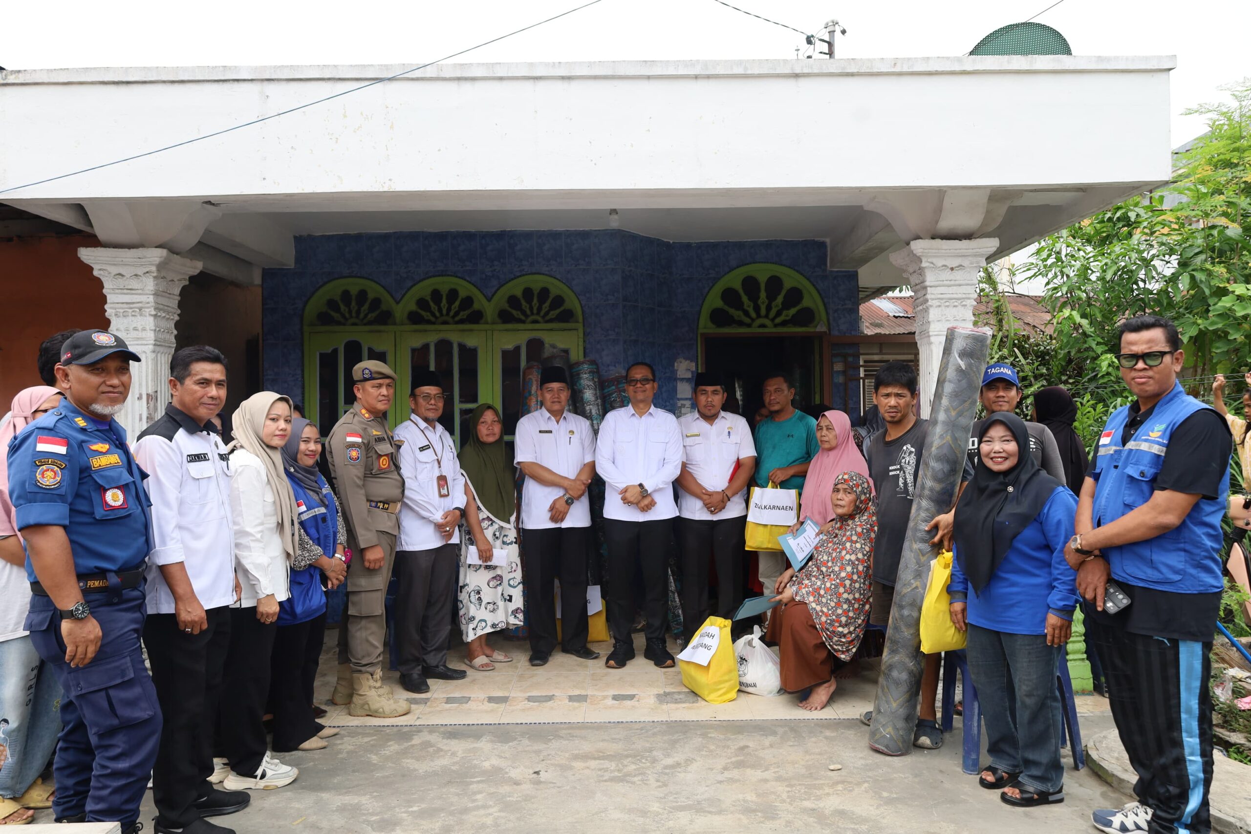 Bentuk Kepedulian Pemerintah, Wakil Wali Kota Tanjungbalai Bertemu dan Serahkan Bantuan kepada Warga Korban Kebakaran di Kelurahan Bunga Tanjung