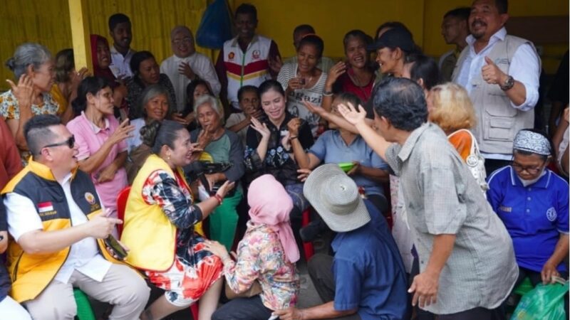 Peduli Lansia, Bunda Yin Ketua WALUBI Sumut Berbagi Kebahagiaan Lewat Makan Siang Gratis