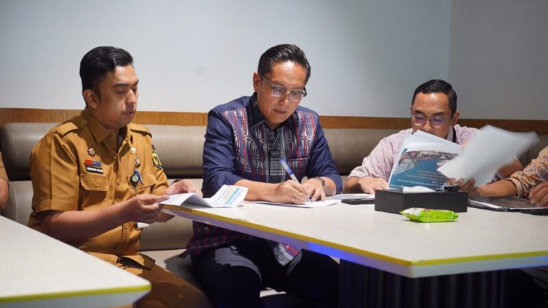 Rico Waas Siapkan Percepatan Bedah Rumah, Target 898 Unit Tuntas Desember
