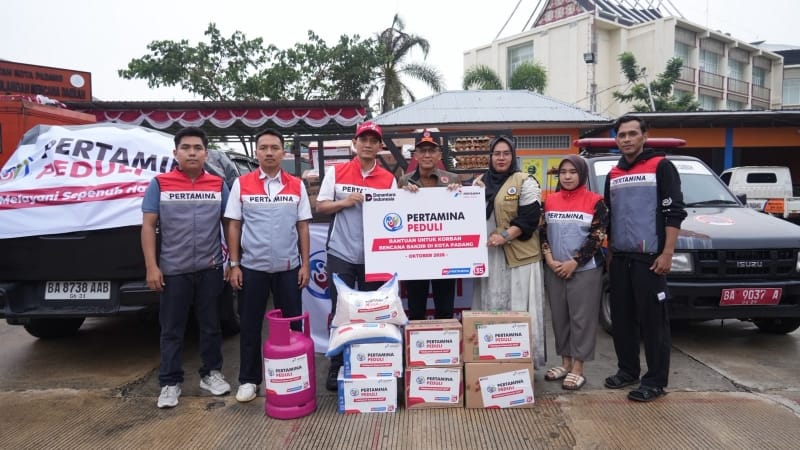Pertamina Patra Niaga Kembali Salurkan Bantuan ke Masyarakat Terdampak Banjir Bandang di Padang