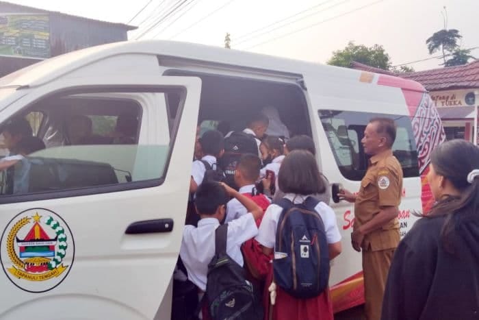 Siswa Terdampak Bencana di Tukka Tapteng Kini Punya Angkutan Sekolah Gratis