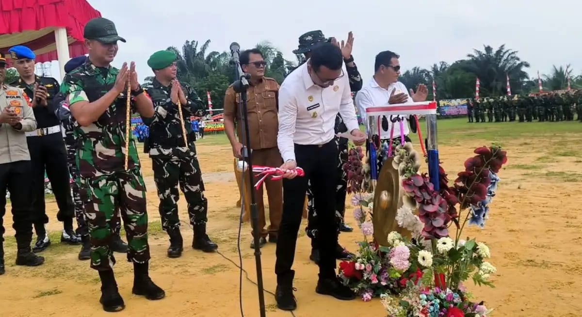 Bupati Labusel Pukul Gong Tandai Pembukaan TMMD Ke-130 Kodim 0209/LB Tahun Anggaran 2026