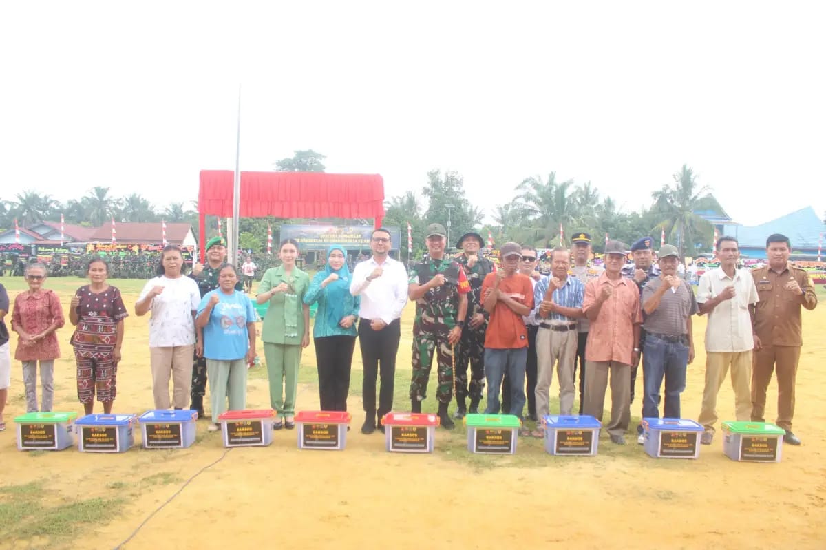 Kodim 0209/LB Serahkan Puluhan Paket Bansos Untuk Warga Kurang Mampu