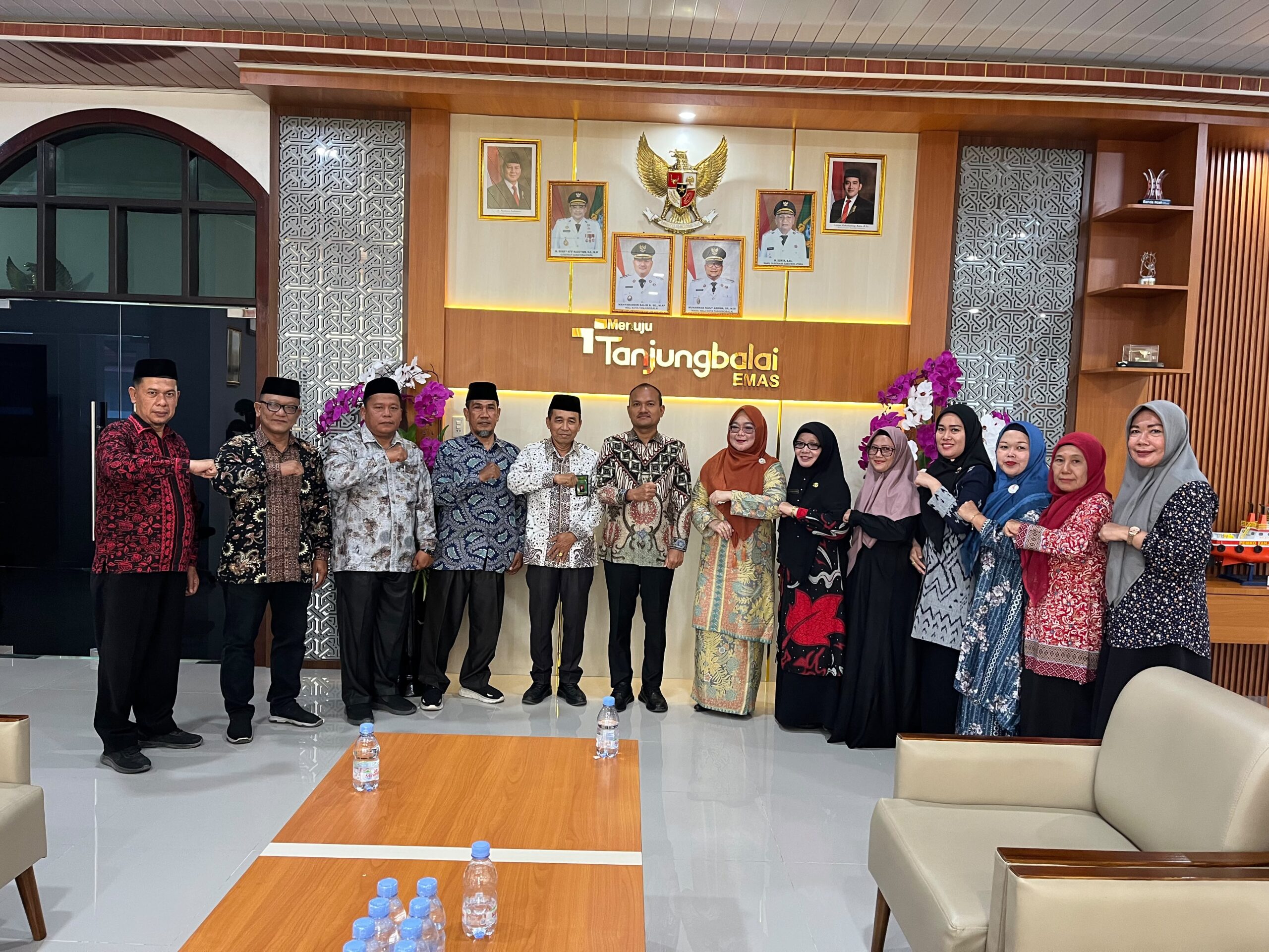 Jelang Pelantikan Sekaligus Kunjungan Wamenag RI Romo Syafi’i, Fahmi Ummi Bersilaturahmi Dengan Wali Kota Tanjungbalai