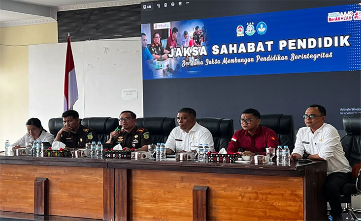 Kejari Toba Perkuat Kesadaran Hukum Kepala Sekolah Melalui Program Jaksa Sahabat Pendidik