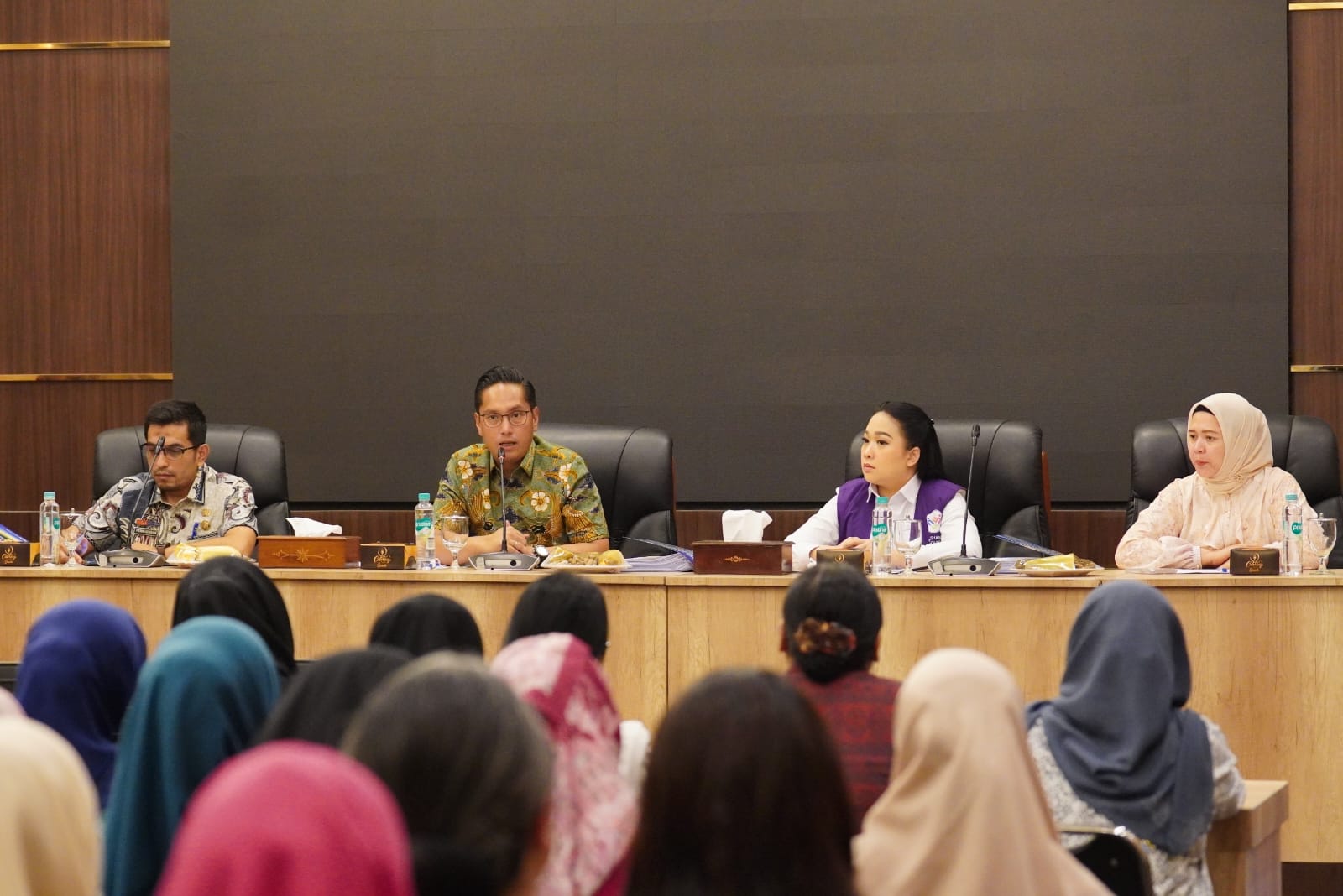 Wali Kota Medan Distribusikan 1.800 Kotak Masker Hingga Siagakan Seluruh Faskes