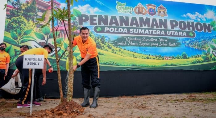 Dorong Program Green Policing, Kapolda Sumut Tanam Pohon di Lingkungan Poldasu