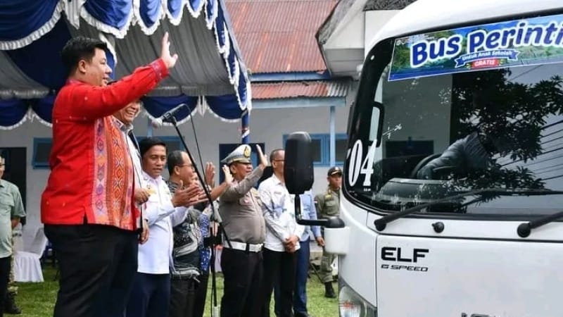 Pelajar di Samosir Kini Bisa Naik Bus Gratis ke Sekolah Setiap Hari PP
