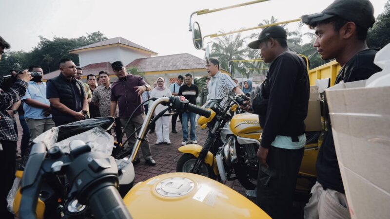 Deli Serdang Distribusikan 43 Armada Pengangkut Sampah ke 13 Kecamatan