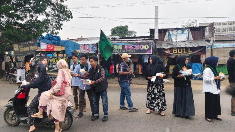 HMI Mandailing Natal Gelar Aksi Sosial Bagi-bagi Masker di Tengah Kabut Asap