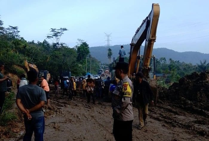 Jalan Amblas di Sipirok, Jalinsum ke Medan Ditutup Sementara