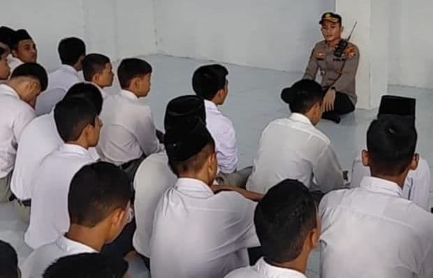 Polsek Hamparan Perak Sambangi Pesantren, Ajak Santri Jauhi Tawuran dan Geng Motor