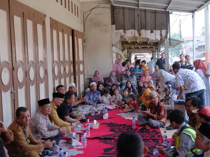 Bupati Labusel Pastikan Parit Langgapayung Rampung Desember