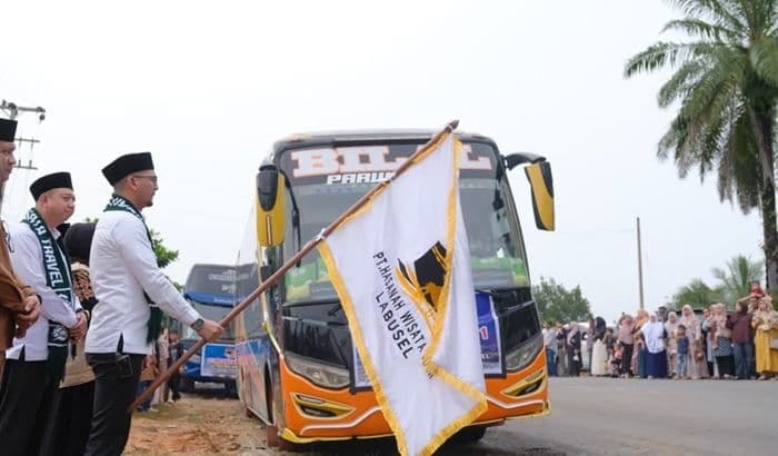 Bupati Labusel Lepas 159 Jamaah Umrah, Lima Penerima Hadiah MTQ Ikut Berangkat