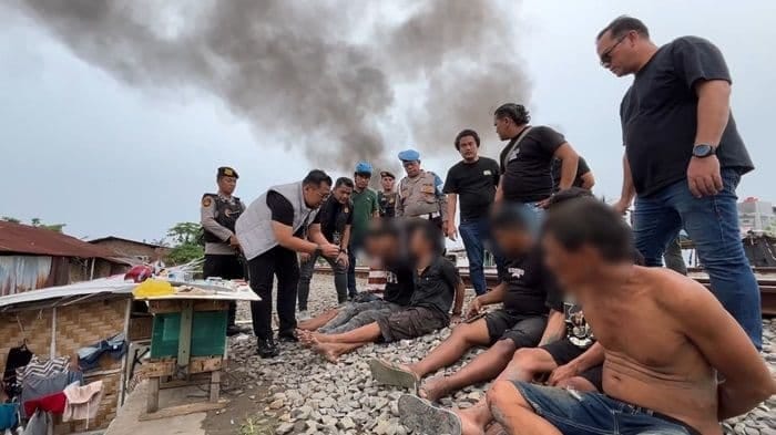 Sarang Narkoba Bantaran Rel Tembung Kembali Digerebeg, 6 Orang Diamankan
