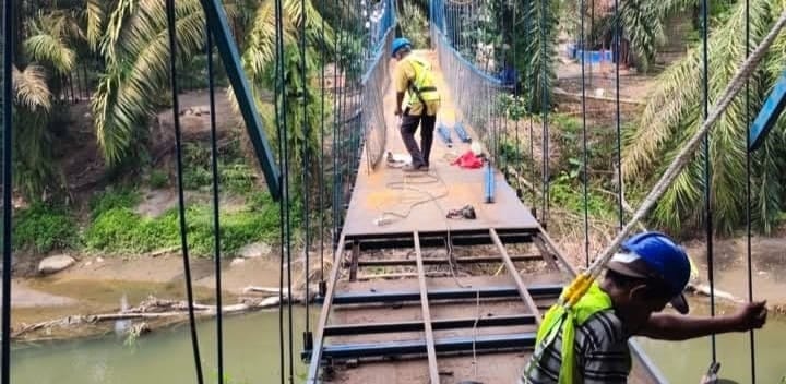 Jembatan Gantung di Desa Gunung Barita Masuk Tahap Perbaikan