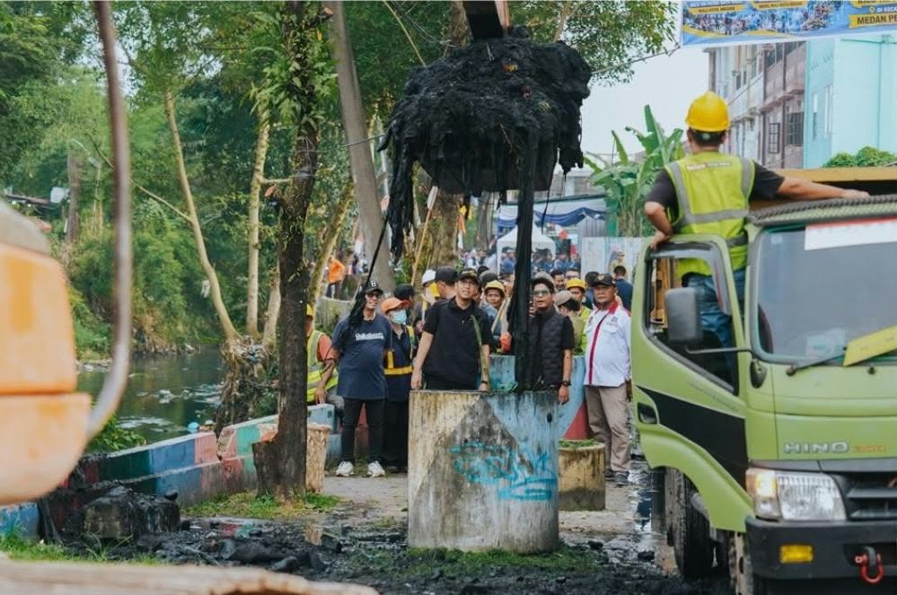 Rico Waas Siapkan 26 Truk dan 151 Becak Motor Pengangkut Sampah