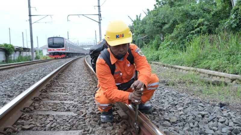 KAI Divre I Sumut Siagakan 31 Petugas untuk Periksa Jalur Kereta Api