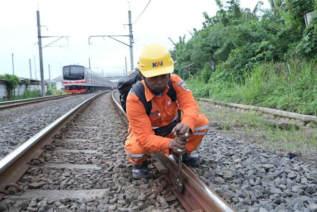 KAI Divre I Sumut Siagakan 31 Petugas untuk Periksa Jalur Kereta Api