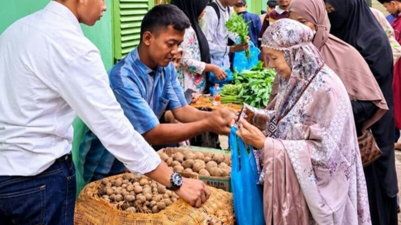 Subuh On The Road, PKS Lubuk Pakam III Bagikan Sayur Gratis untuk Warga