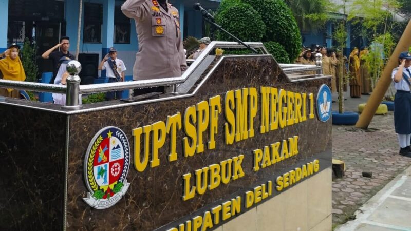 Wakapolresta Deli Serdang Jadi Irup Upacara di SMPN 1 Lubuk Pakam
