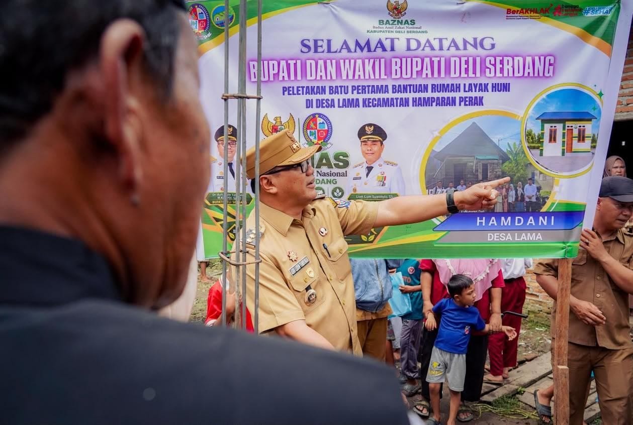 Bupati Deli Serdang Letakkan Batu Pertama Pembangunan Rumah Layak Huni untuk Hamdani Warga Desil 1 di Hamparan Perak