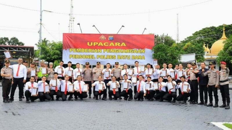 Polres Batu Bara Beri Penghargaan kepada 35 Personel Berprestasi