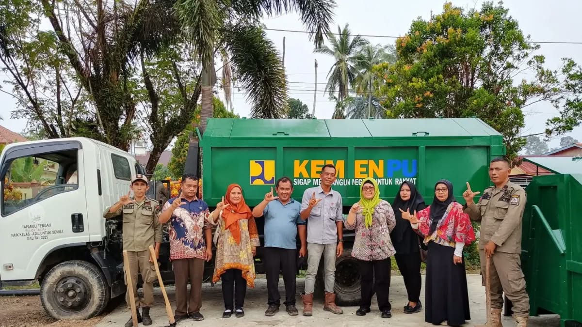 Kementerian PU Salurkan Bak Arm Roll Untuk Huntap