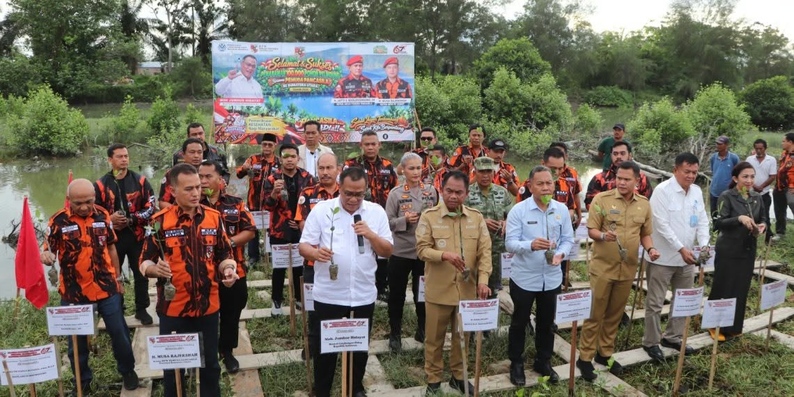 Menteri LH Bersama Pemuda Pancasila Tanam 100 Ribu Pohon di Sumut