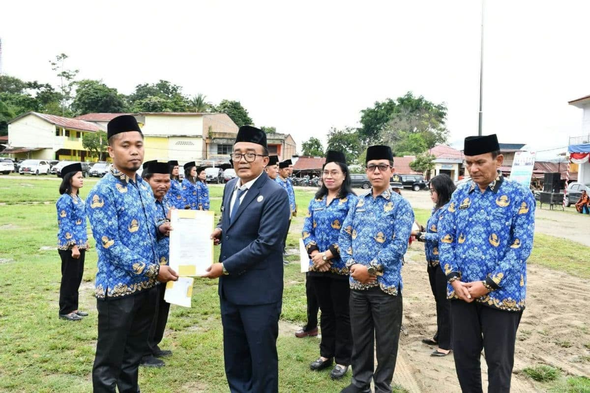 781 PPPK Paruh Waktu Samosir Terima SK Perpanjangan Kontrak