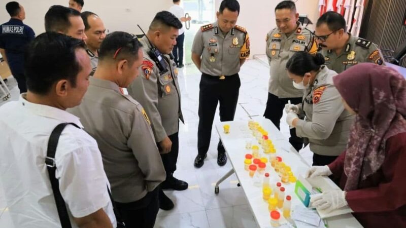 64 Perwira Polres Batu Bara Jalani Tes Urine