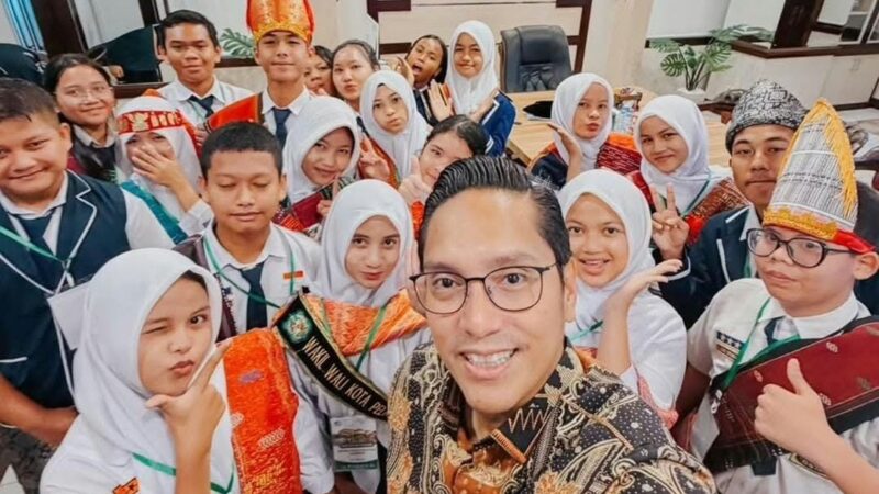 Rico Waas Ajak 20 Siswa SMP Belajar Sejarah dan Pemerintahan di Kantor Wali Kota Medan