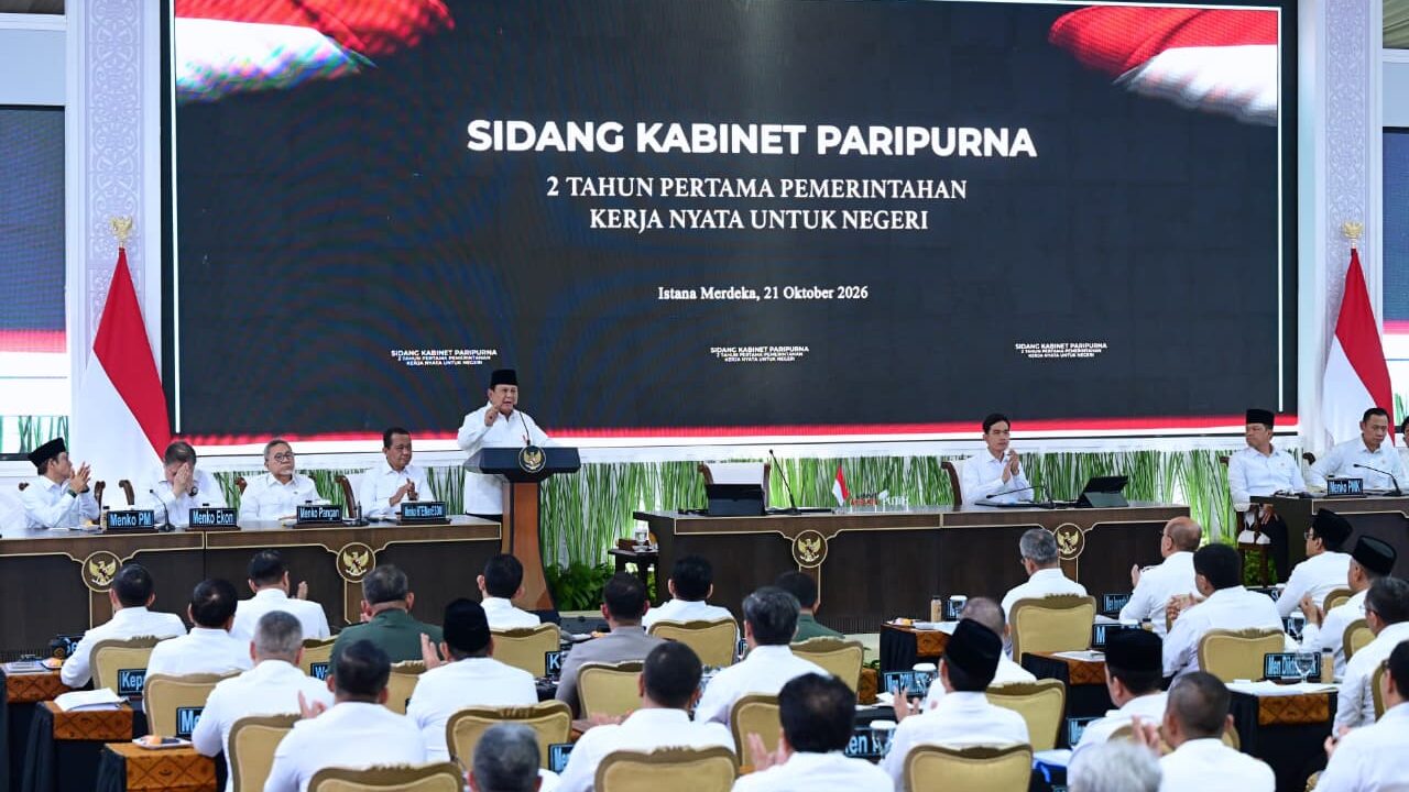 Pimpin Sidang Kabinet, Prabowo Perintahkan Usut Tuntas Karhutla: Pelaku Ditindak Tegas Tanpa Kompromi