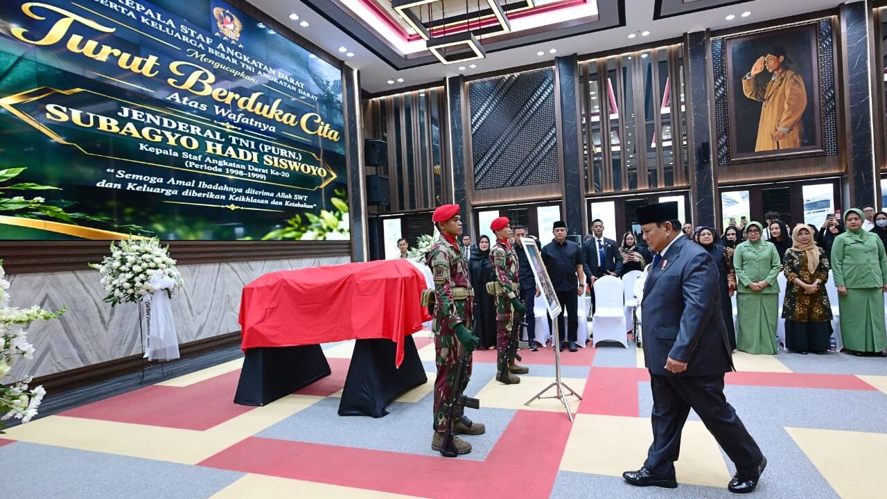 Presiden Prabowo Beri Penghormatan Terakhir kepada Almarhum Subagyo H. S. di Mabesad